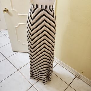 Bebe black white beige maxi  skirt size large used
